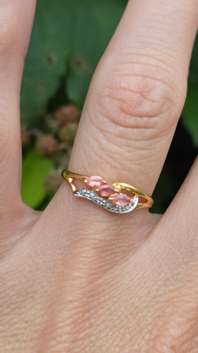 Vintage: 18ct Yellow Gold Padparadscha Sapphire & Diamond Ring