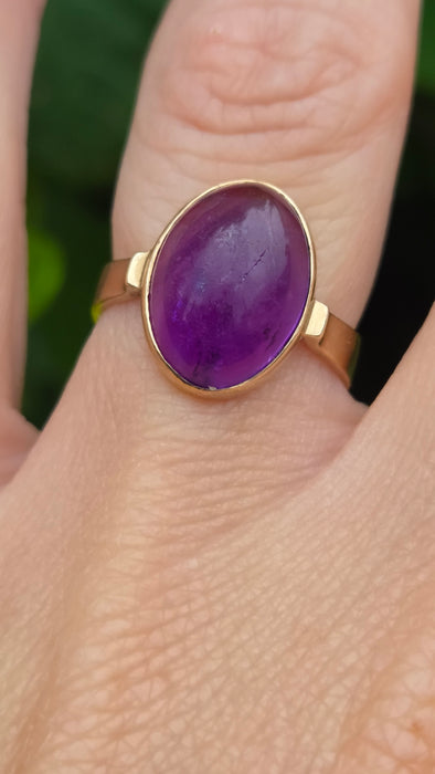 Vintage: 9ct Gold Cabochon Amethyst Solitaire Ring — From 1977