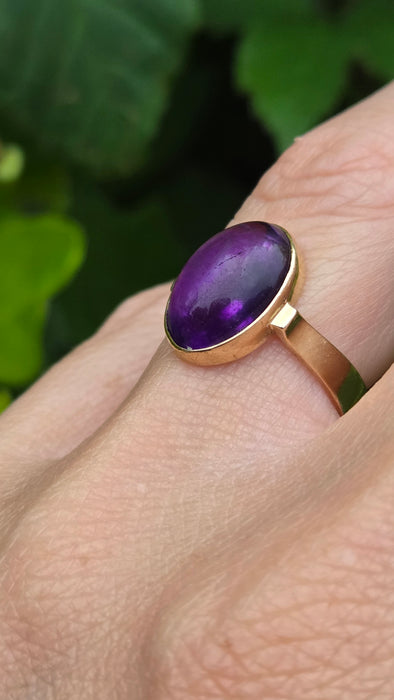 Vintage: 9ct Gold Cabochon Amethyst Solitaire Ring — From 1977