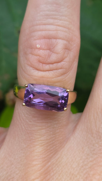 Vintage: 9ct Gold Rectangular Amethyst Solitaire Ring