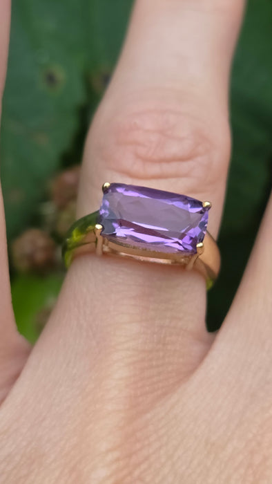 Vintage: 9ct Gold Rectangular Amethyst Solitaire Ring