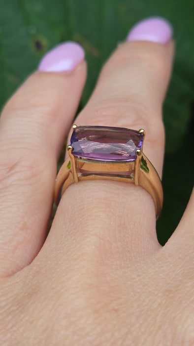 Vintage: 9ct Gold Rectangular Amethyst Solitaire Ring