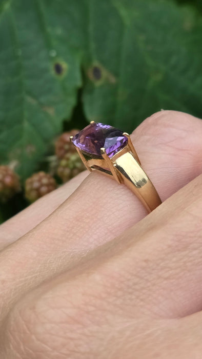 Vintage: 9ct Gold Rectangular Amethyst Solitaire Ring