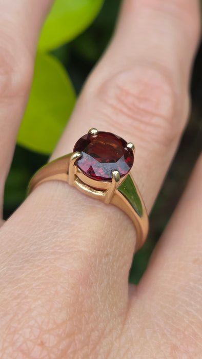 Vintage: 9ct Gold Round Cut Almandine Garnet Solitaire Ring