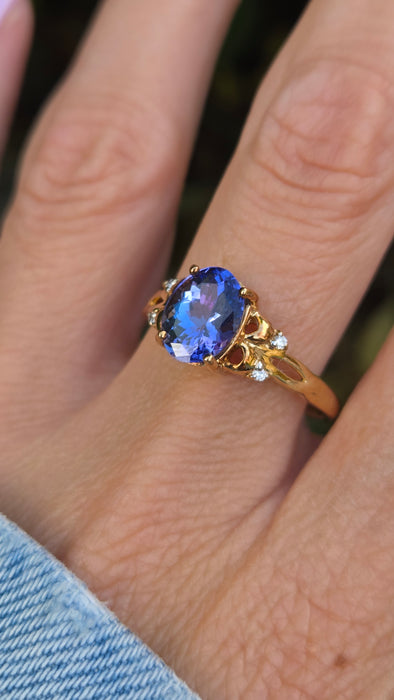 Vintage: 9ct Yellow Gold Iolite & Diamond Dress Ring