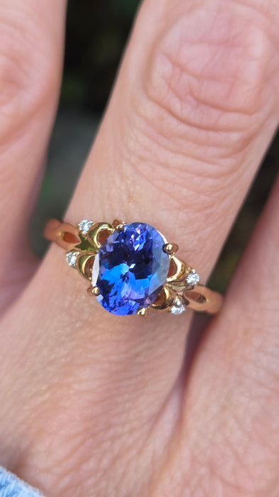 Vintage: 9ct Yellow Gold Iolite & Diamond Dress Ring