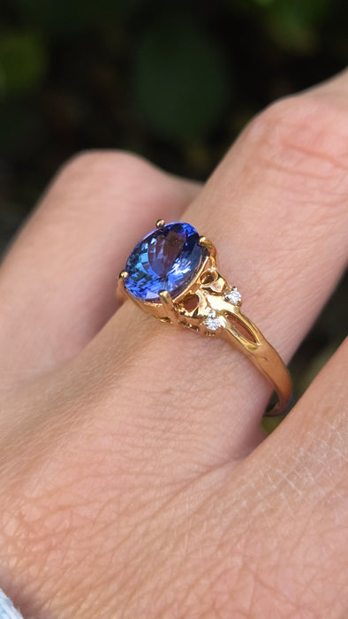 Vintage: 9ct Yellow Gold Iolite & Diamond Dress Ring