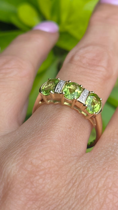 Vintage: 9ct Gold Peridot & Diamond Trilogy Ring