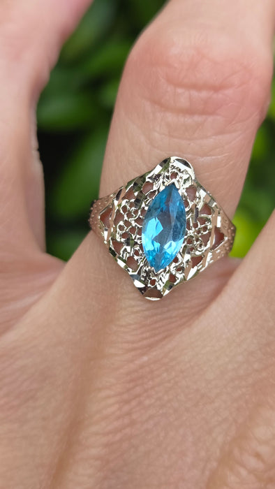 6632: Vintage: 14ct White Gold Marquise Cut Blue Topaz Openwork Dress Ring