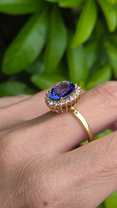 Vintage: 18ct Gold Tanzanite & Diamond Oval Cluster Ring
