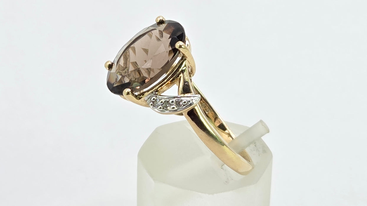Vintage: 9ct Yellow Gold Smoky Quartz & Diamond Ring