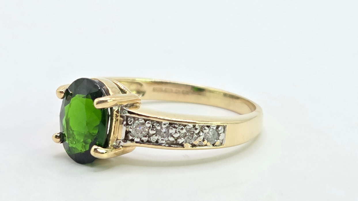 Vintage: 9ct Yellow Gold Chrome Diopside & Diamond Ring