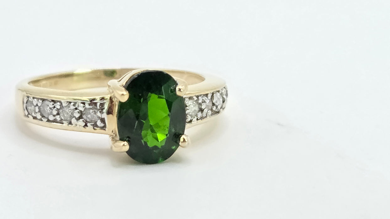 Vintage: 9ct Yellow Gold Chrome Diopside & Diamond Ring