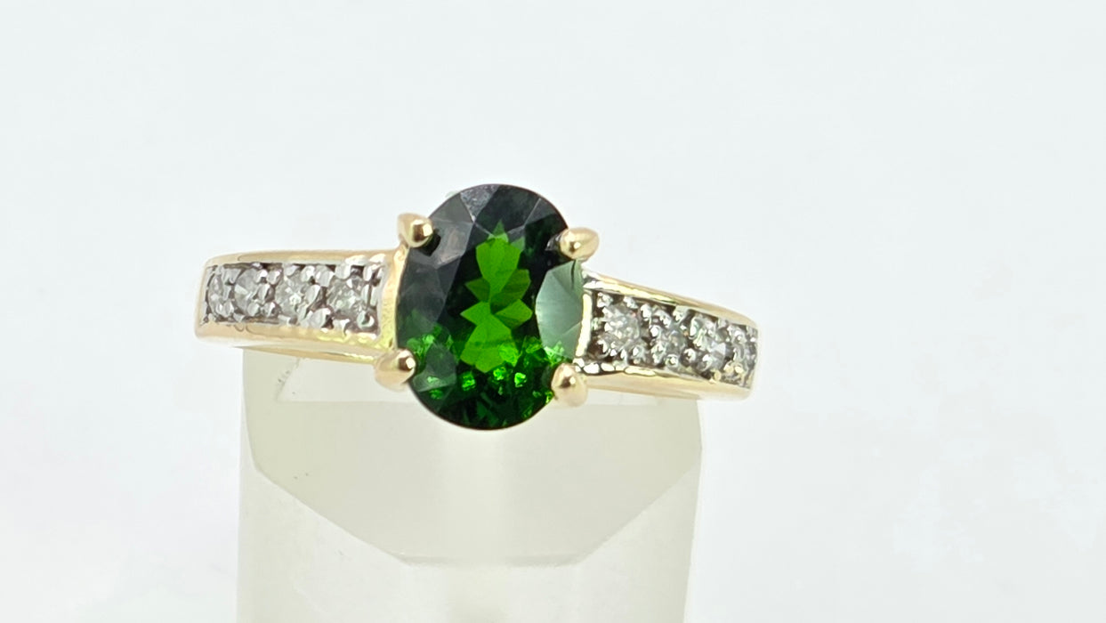 Vintage: 9ct Yellow Gold Chrome Diopside & Diamond Ring