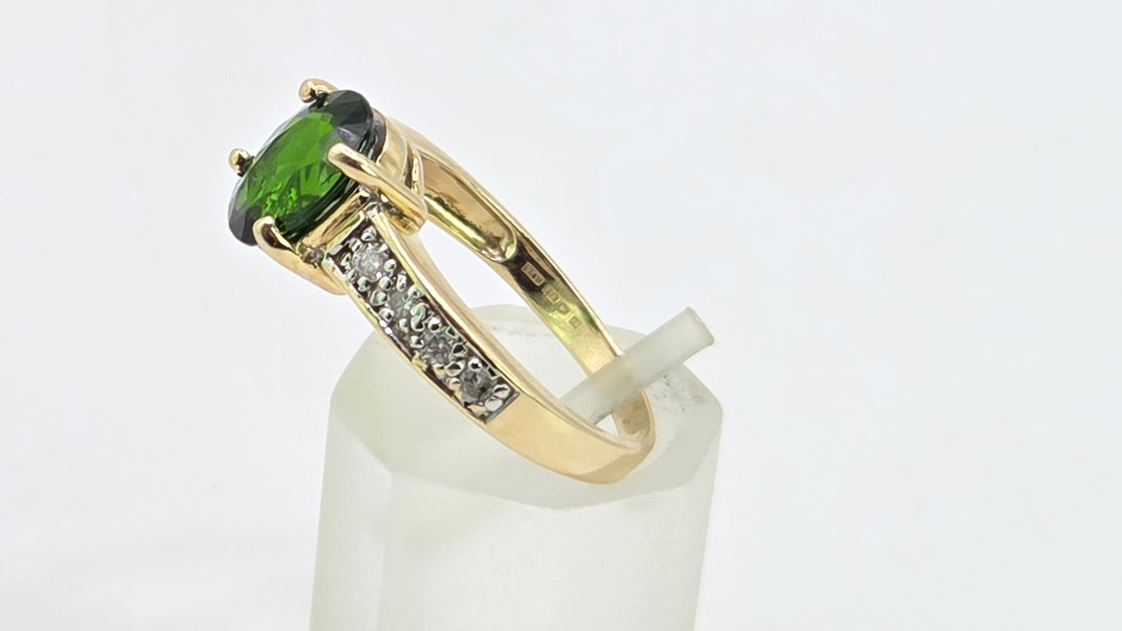 Vintage: 9ct Yellow Gold Chrome Diopside & Diamond Ring