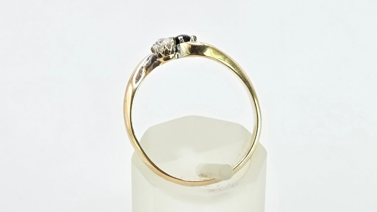 Antique: 18ct Yellow Gold Sapphire & Diamond Moi et Toi Crossover Ring — From 1910