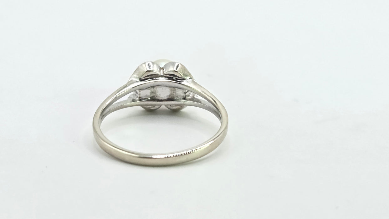 Vintage: 14ct White Gold Pearl & Diamond Ring