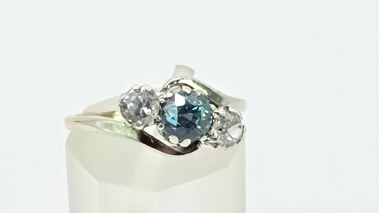 Vintage: 9ct Yellow Gold Blue Zircon & Glacier Topaz Three Stone Ring