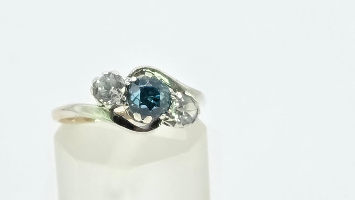 Vintage: 9ct Yellow Gold Blue Zircon & Glacier Topaz Three Stone Ring