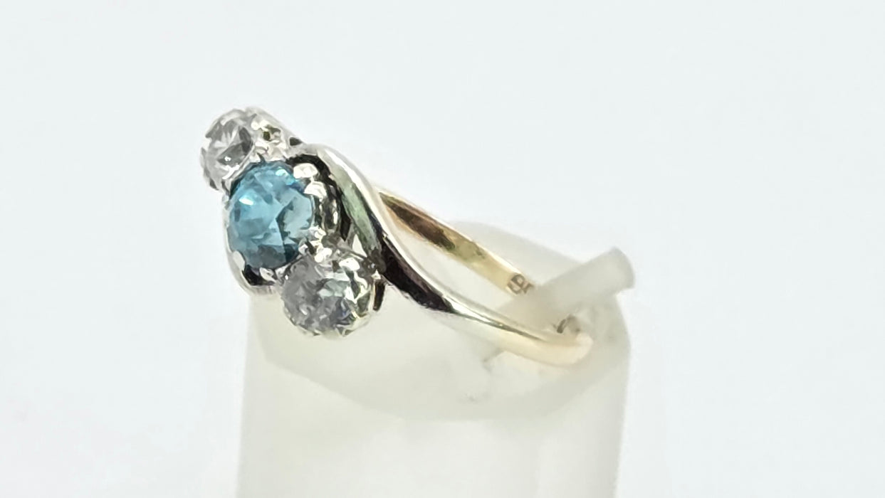 Vintage: 9ct Yellow Gold Blue Zircon & Glacier Topaz Three Stone Ring