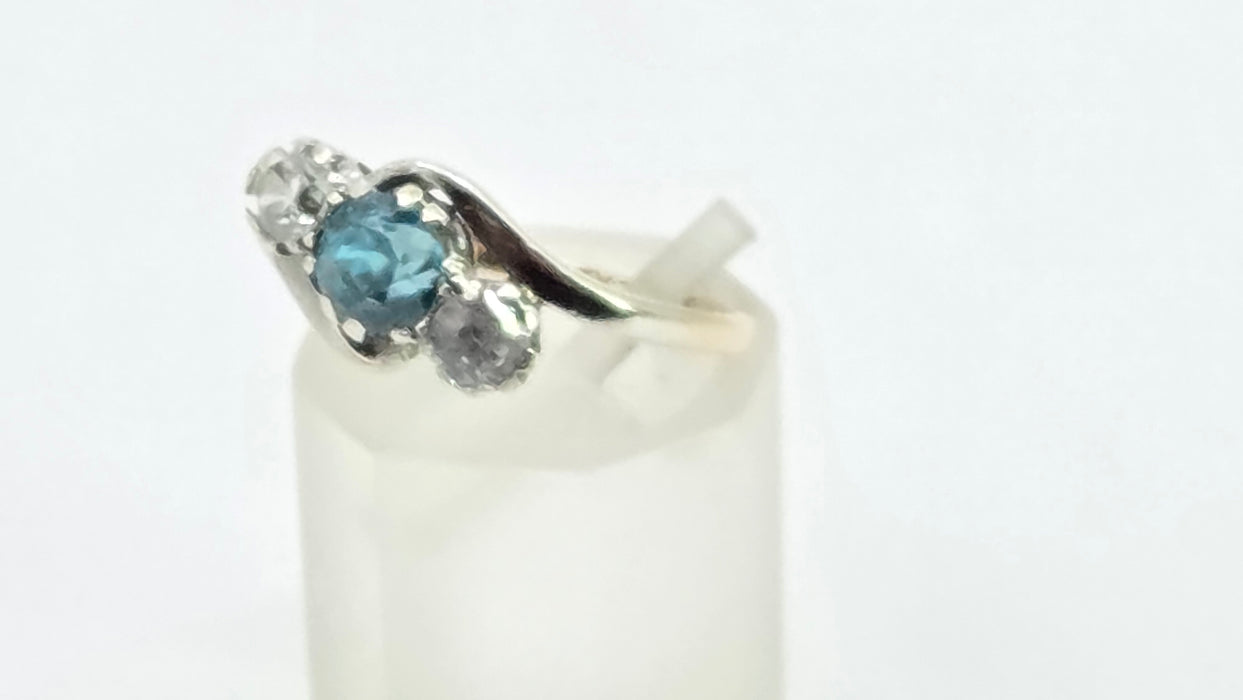 Vintage: 9ct Yellow Gold Blue Zircon & Glacier Topaz Three Stone Ring