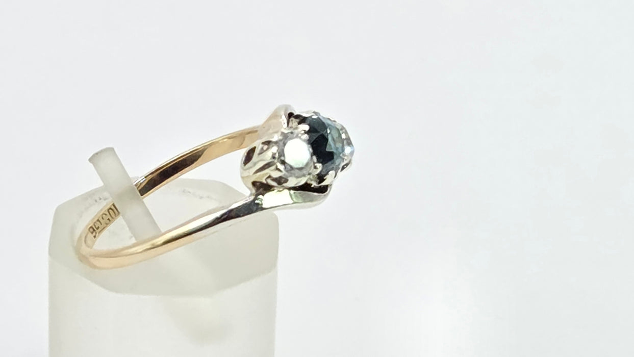 Vintage: 9ct Yellow Gold Blue Zircon & Glacier Topaz Three Stone Ring