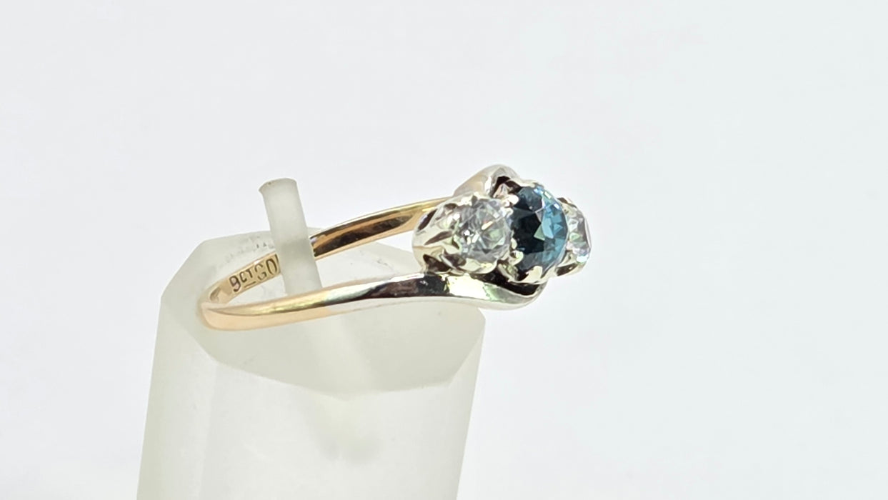 Vintage: 9ct Yellow Gold Blue Zircon & Glacier Topaz Three Stone Ring