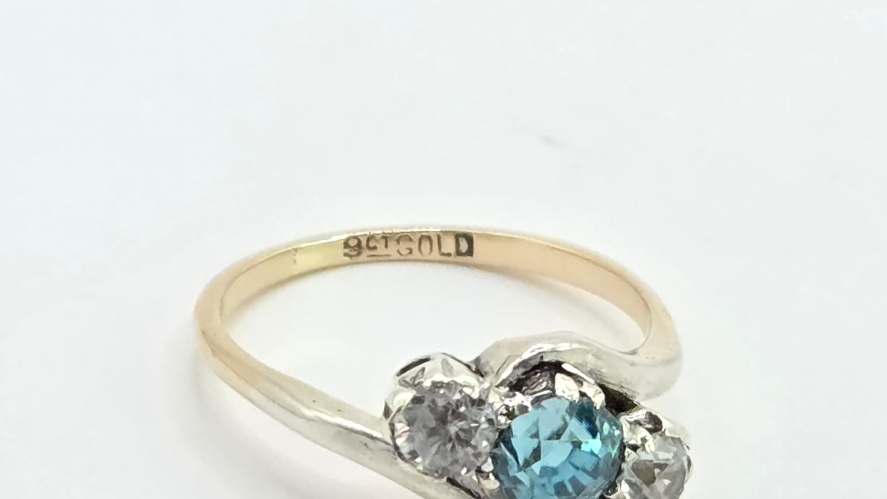 Vintage: 9ct Yellow Gold Blue Zircon & Glacier Topaz Three Stone Ring
