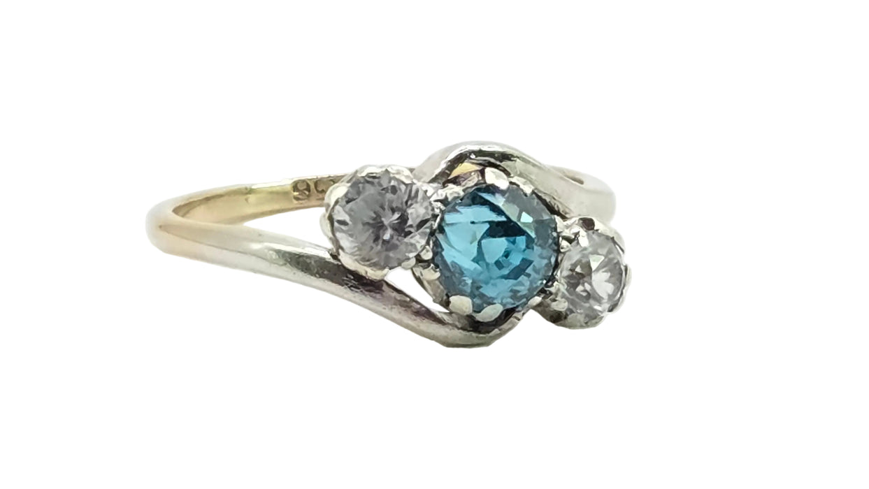 Vintage: 9ct Yellow Gold Blue Zircon & Glacier Topaz Three Stone Ring