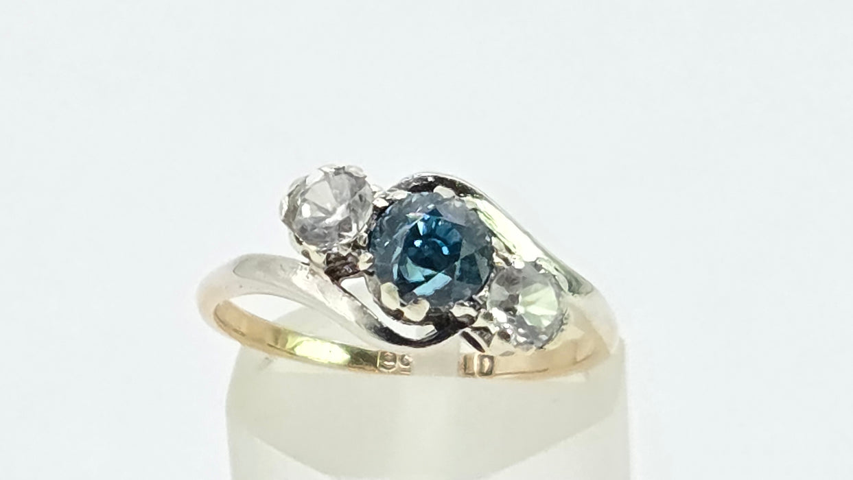 Vintage: 9ct Yellow Gold Blue Zircon & Glacier Topaz Three Stone Ring