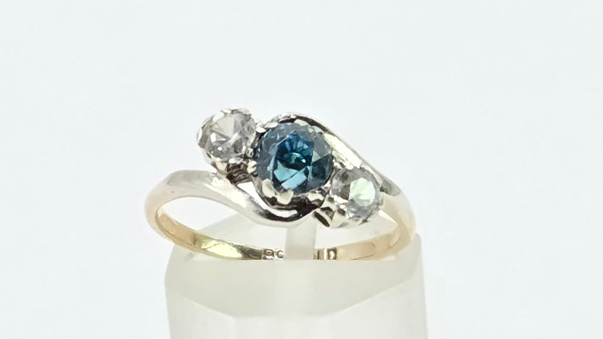 Vintage: 9ct Yellow Gold Blue Zircon & Glacier Topaz Three Stone Ring