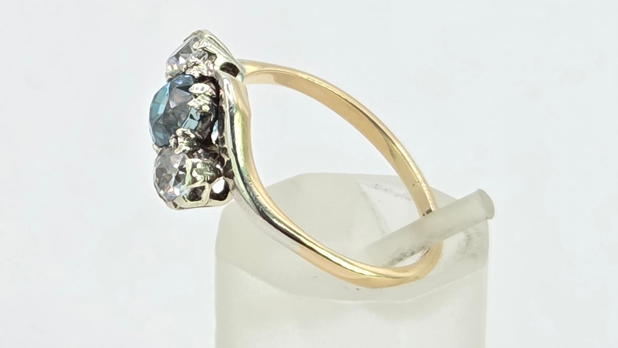 Vintage: 9ct Yellow Gold Blue Zircon & Glacier Topaz Three Stone Ring