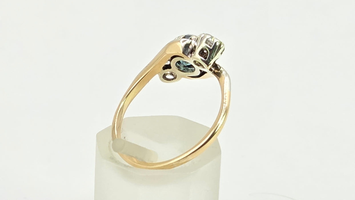 Vintage: 9ct Yellow Gold Blue Zircon & Glacier Topaz Three Stone Ring