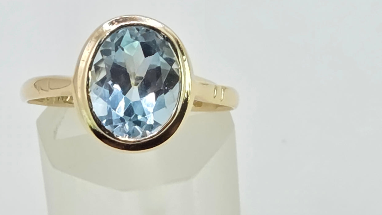 Vintage: 9ct Yellow Gold Blue Topaz Solitaire Ring — From 1966