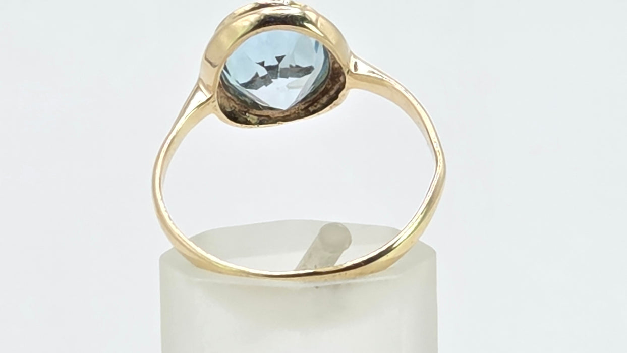 Vintage: 9ct Yellow Gold Blue Topaz Solitaire Ring — From 1966