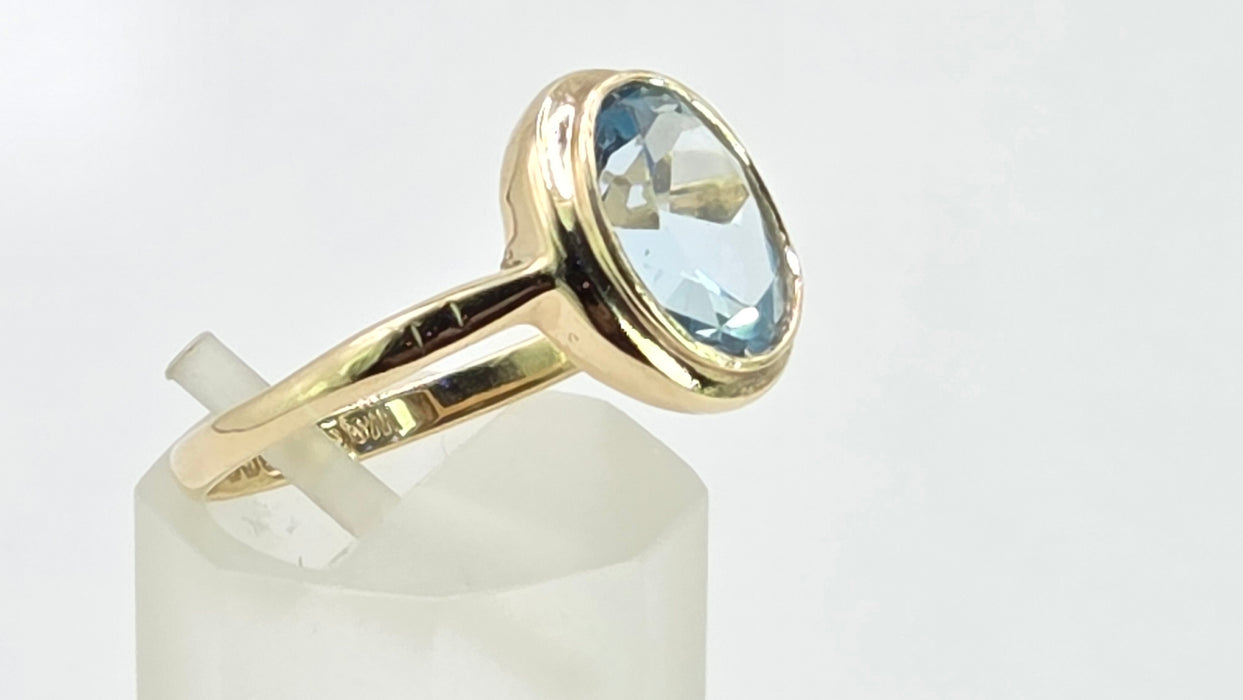 Vintage: 9ct Yellow Gold Blue Topaz Solitaire Ring — From 1966