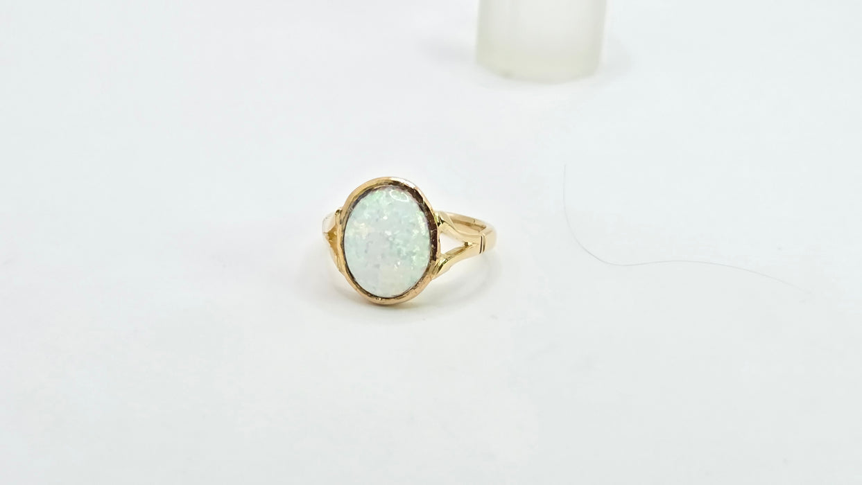 Vintage: 18ct Yellow Gold Opal Signet Ring — From 1958