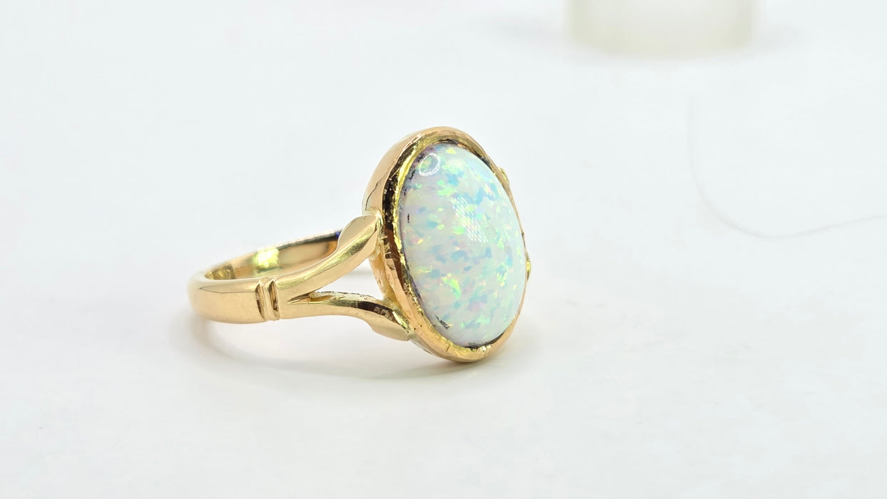 Vintage: 18ct Yellow Gold Opal Signet Ring — From 1958