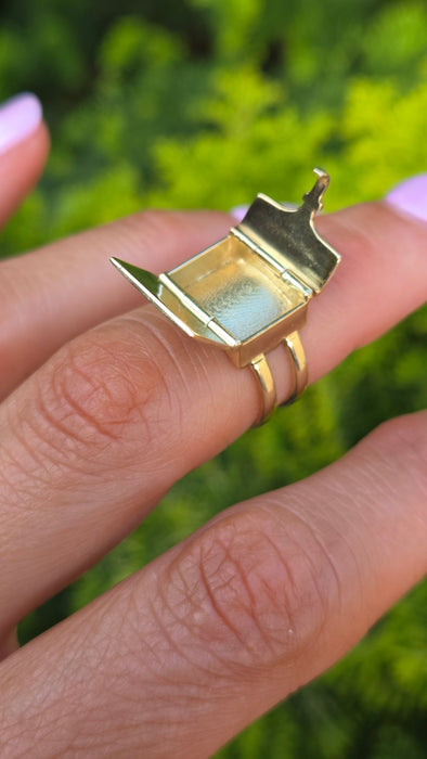 Antique: 18ct Yellow Gold Art Deco Blue Enamel Secret Compartment/ Poison Ring