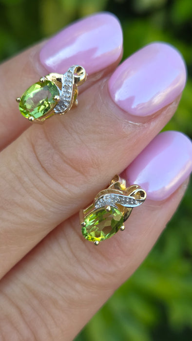 Vintage: 9ct Yellow Gold Peridot & Diamond Stud Earrings