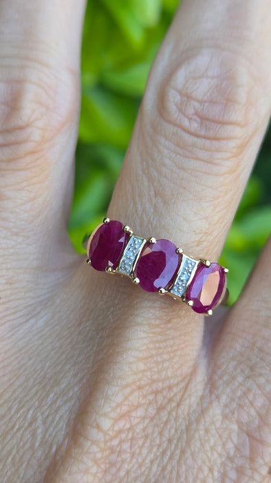 Vintage: 9ct Yellow Gold Ruby & Diamond Dress Ring