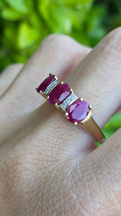 Vintage: 9ct Yellow Gold Ruby & Diamond Dress Ring