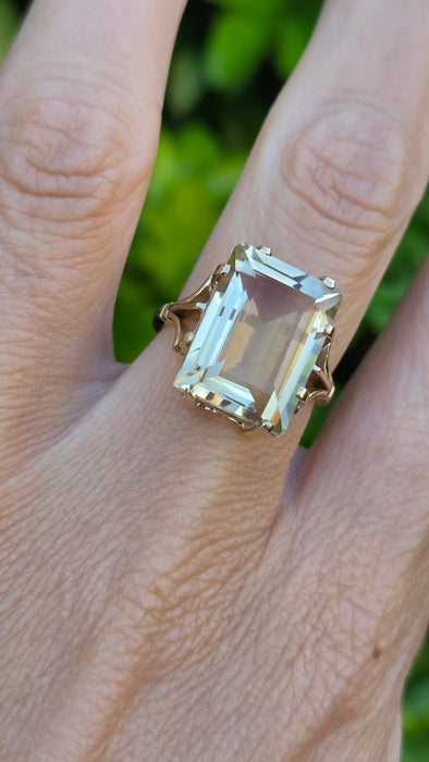 Vintage: 9ct Yellow Gold Pale Citrine Rectangular Solitaire Ring