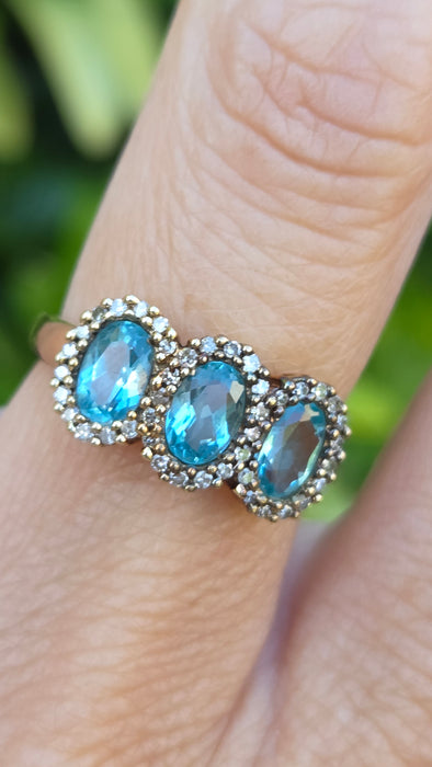 Vintage: 9ct Gold Aquamarine & Diamond Triple Cluster Ring