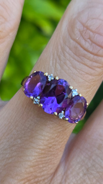 Vintage: 14ct Yellow Gold Oval Amethyst & Diamond Trilogy Ring