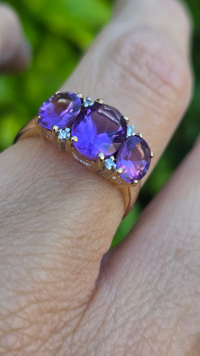 Vintage: 14ct Yellow Gold Oval Amethyst & Diamond Trilogy Ring