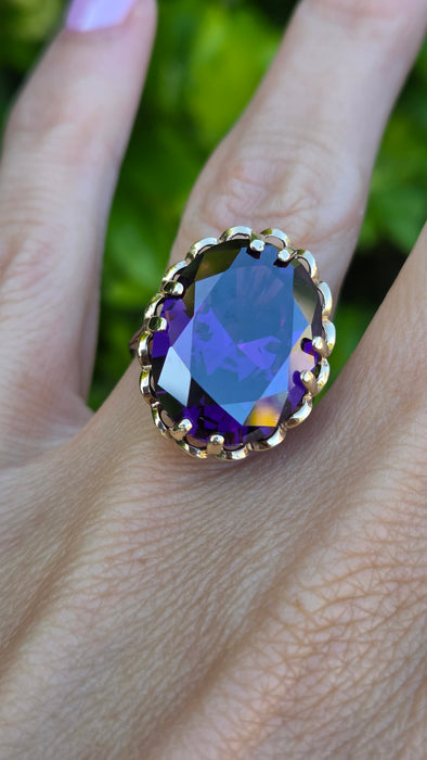 Vintage: 9ct Yellow Gold Oval Amethyst Cocktail Solitaire Ring — From 1968