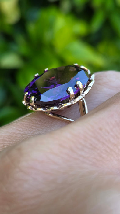 Vintage: 9ct Yellow Gold Oval Amethyst Cocktail Solitaire Ring — From 1968