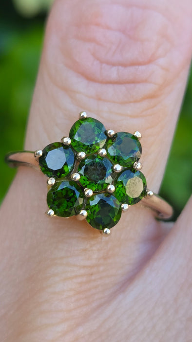 Vintage: 9ct Yellow Gold Chrome Diopside Daisy Cluster Ring