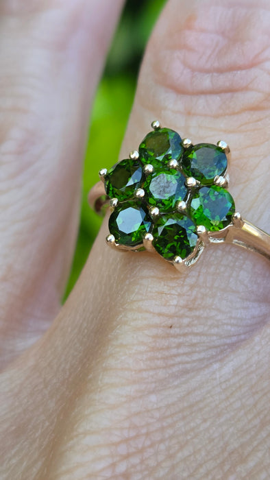 Vintage: 9ct Yellow Gold Chrome Diopside Daisy Cluster Ring